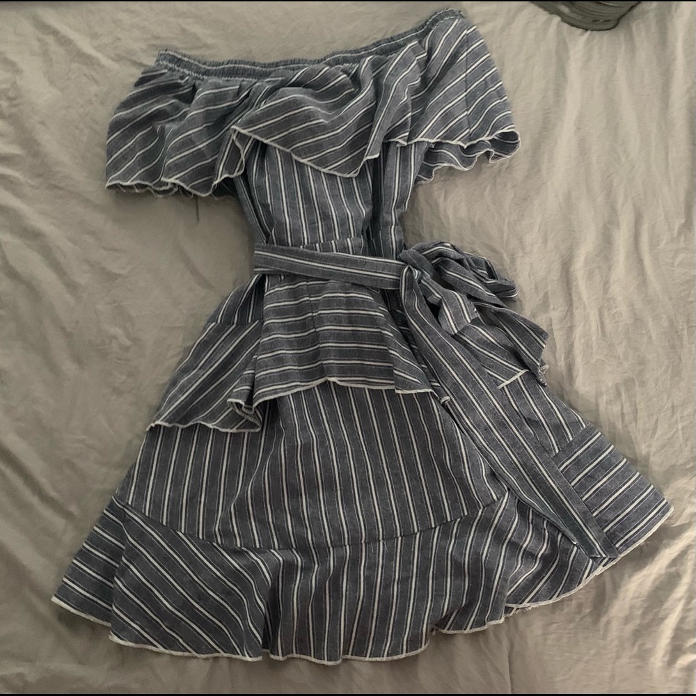 🚨OFFERNOW🚨OFF THE SHOULDER RUFFLE DRESS